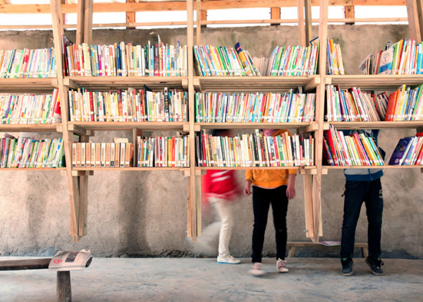 В Китае появилась библиотека с горкой для детей 