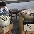 В Китае иммунитет повышают яйцами, сваренными в моче девственников