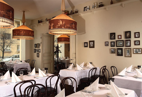 Интерьер респектабельного ресторана «Шаляпин» воссоздает атмосферу старинной петербургской квартиры.