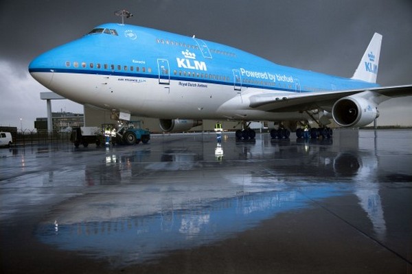 Самолет компании KLM Royal, летающий на биотопливе