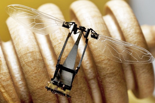 Робот RoboBees: механический помощник пчел