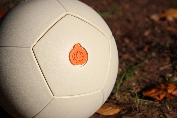 SOCCKET: футбольный мяч, генерирующий энергию