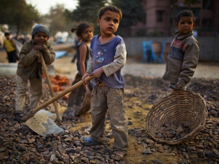 В Индии приблизительно тысяча детей умирает каждый день от болезней, вызванных чрезвычайным загрязнением воды.
