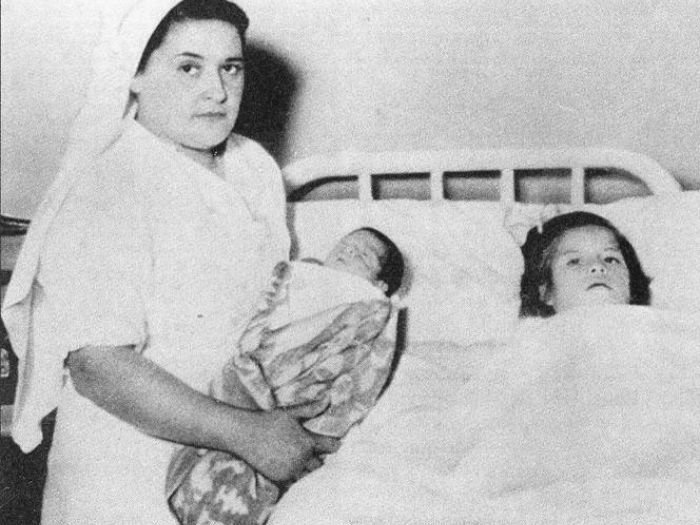 Лина Медина из Перу родила ребенка в свои 5 лет. Лина Медина из Перу родила ребенка в свои 5 лет.