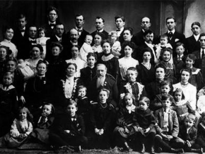 Более 200 лет назад русская крестьянка Федора Васильева родила 69 детей за 27 родов. Более 200 лет назад русская крестьянка Федора Васильева родила 69 детей за 27 родов.