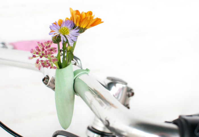 Велосипедная подвеска с цветами от Коллин Джордан.
