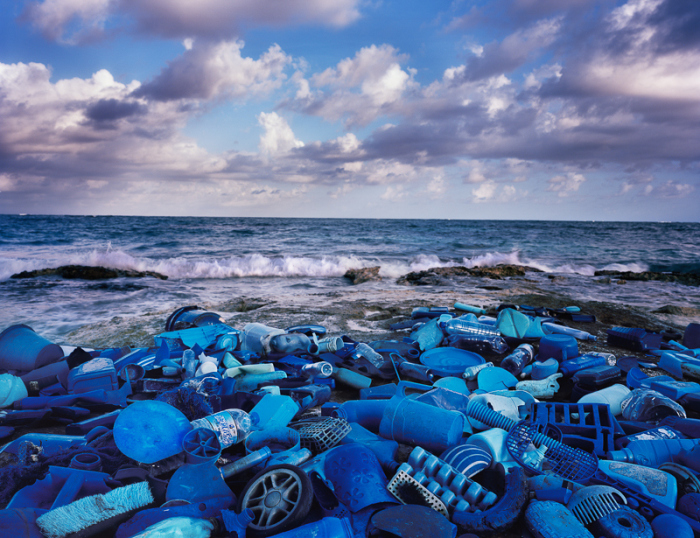 Пластиковые пляжи - новые достопримечательности Мексики.