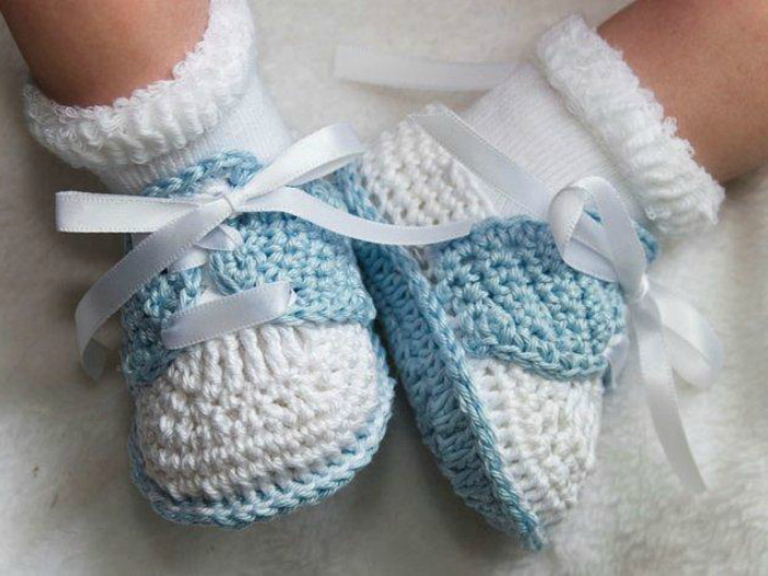 У новорожденных нет коленных чашечек, они формируются только к шестому месяцу их жизни.