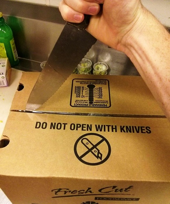 Ах вы так? Вскрою хлебным ножом коробку, которую и канцелярским-то не рекомендуют.