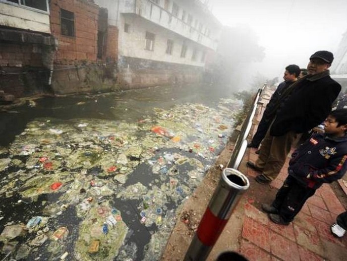 Бытовые отходы в реках