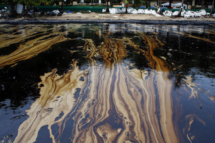 Нефтяной разлив.