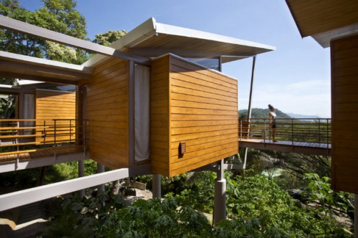 Дом из сборных бамбуковых модулей.