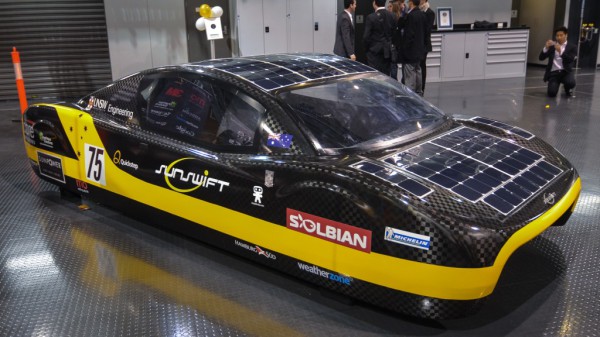 Спортивное авто на солнечной энергии