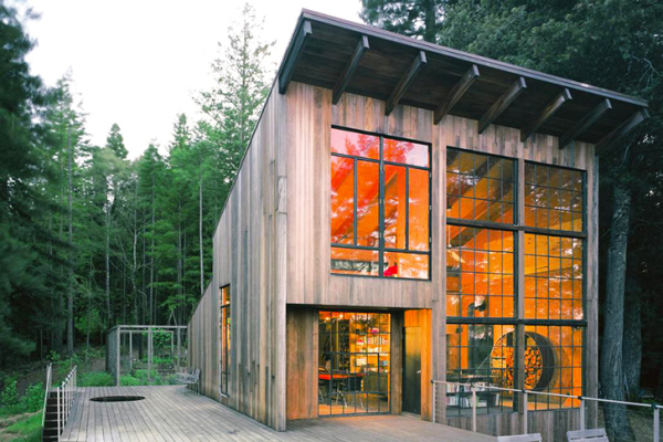 Загородный деревянный дом Breur Cabin