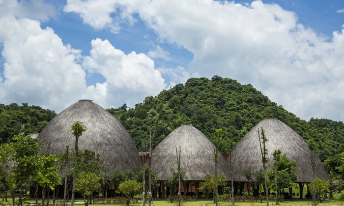 Бамбуковые купола мини-деревни Сон Ла-Сити.
