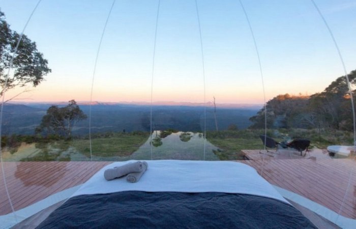 Кровать с видом на море палатки-пузыря «Bubble Tent Australia».