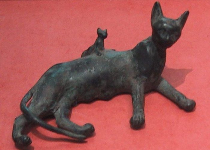 Кошки были священными животными в Древнем Египте.