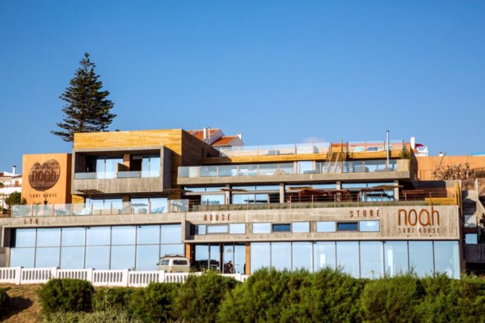 Эко-отель Noah Surf House расположен в районе Санта-Крус на северо-западе Португалии.