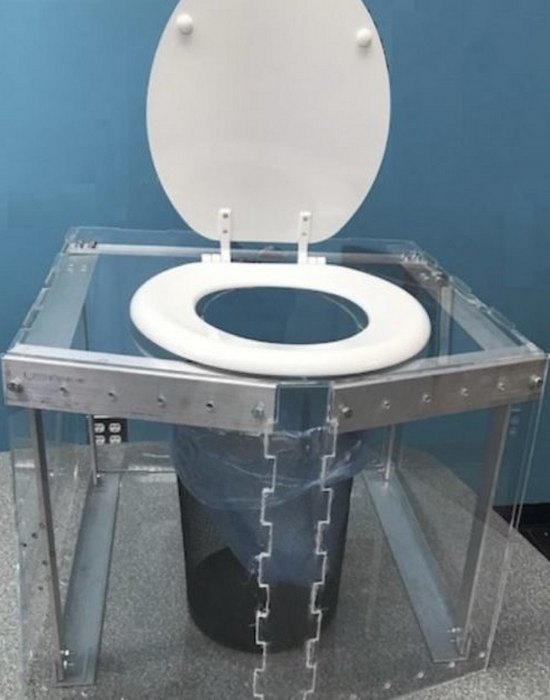 Автономный туалет, работающий без воды и электричества от «change:WATER Labs».