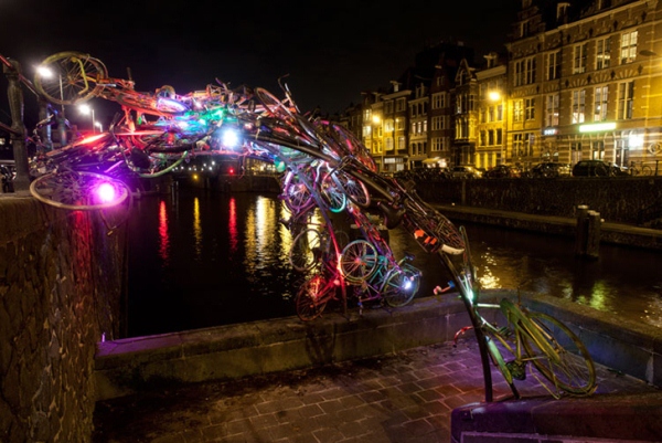 Креативный мост из старых велосипедов и Led освещение