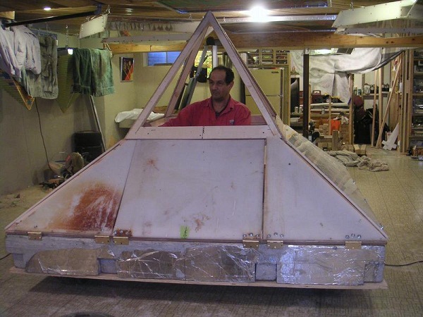 Грег Занис - изобретатель автомобиля-пирамиды