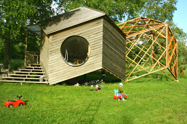 Зелёный мини-дом с порталом