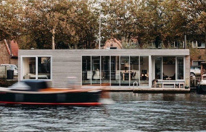 Плавучий дом «Houseboat Haarlem Shuffle».