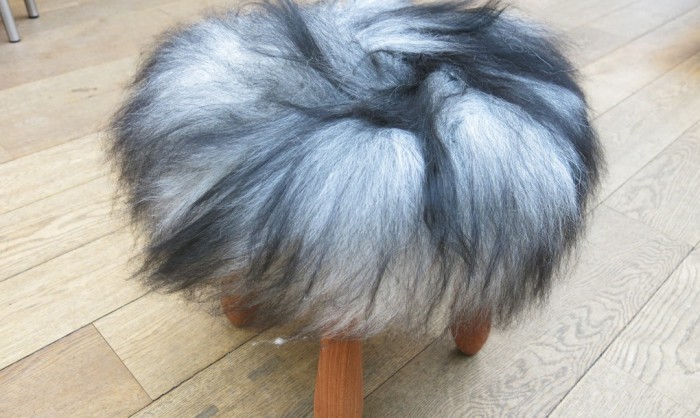 Банкетка Fuzzy stool.