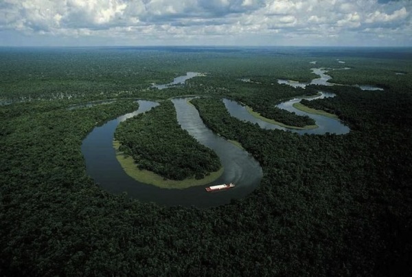 Меандры в реке Амазонке