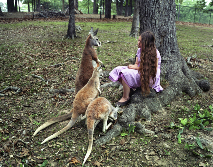 Фотохудожник снимает свою дочь с дикими животными Фотохудожник снимает свою дочь с дикими животными