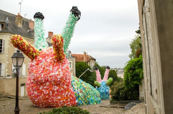 Гигантские улитки: инсталляция, которая поднимает проблемы экологии