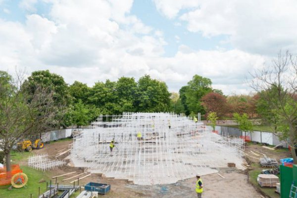 Serpentine Gallery: новая форма окружающего пространства