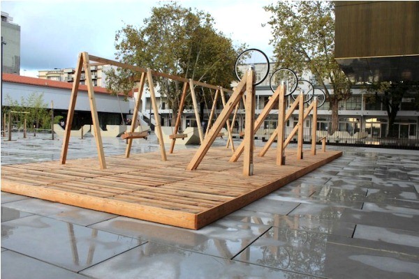 Swing - деревянная инсталляция генерирующая энергию