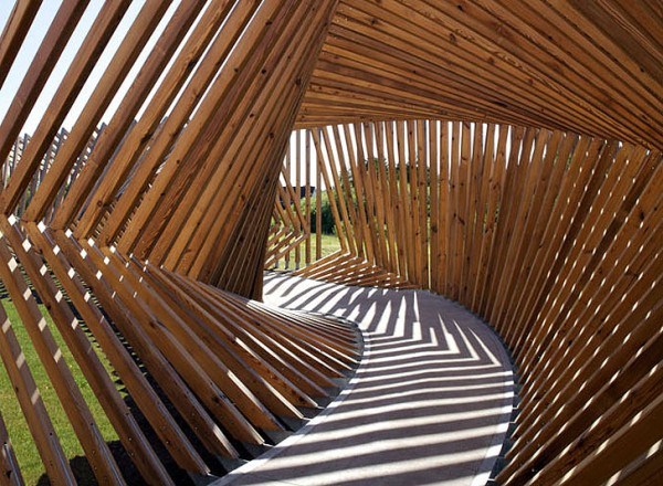 Деревянная инсталляция для медитации и прогулок