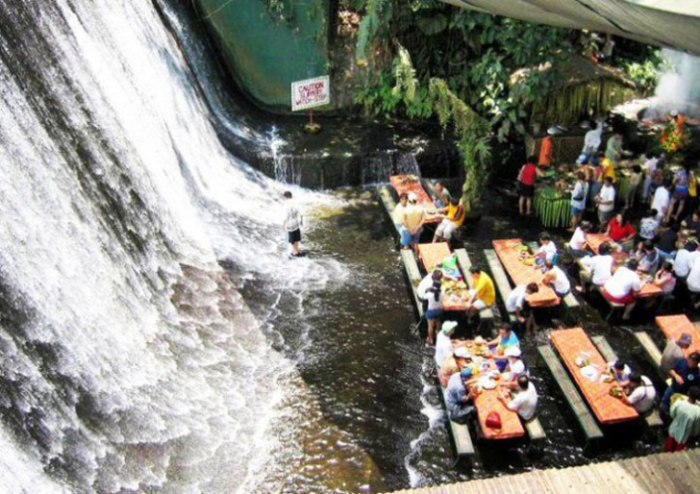Ресторан-водопад на Филиппинах