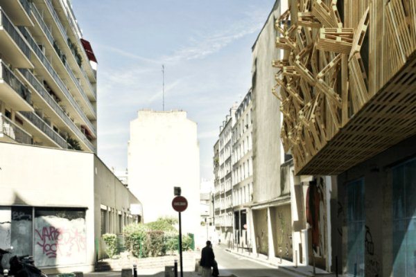 Необычный вид парижской улицы