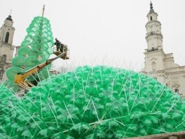 Так формируются шары для новогодней ёлки из пластиковых бутылок