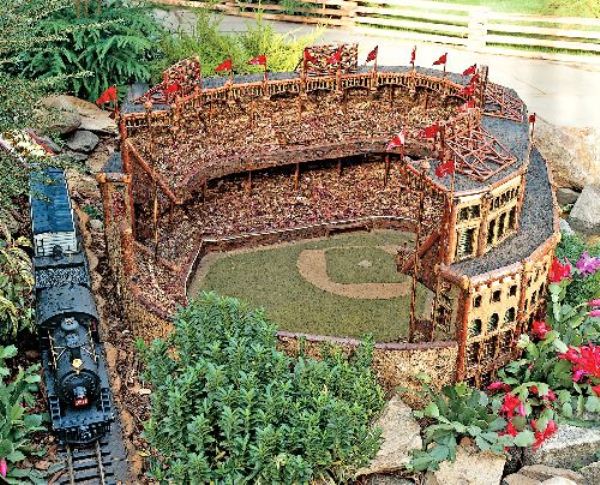 Holiday Train Show: абсолютные копии известных зданий