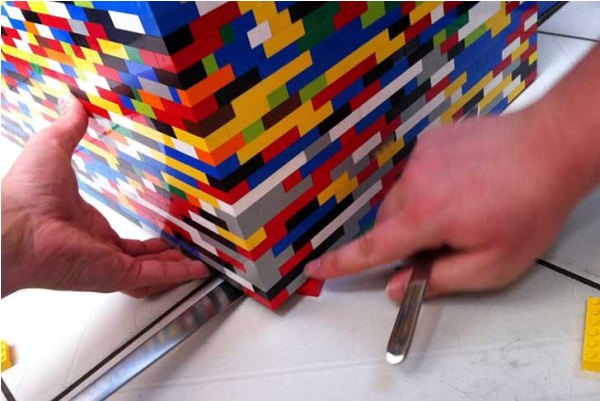 Lego стена в офисе: простота сборки и демонтажа