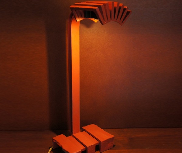 Лампа, похожая на фонарный столб