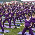 505 беременных женщин поучаствовали в рекордном занятии йогой
