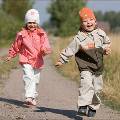 Прогулки на природе защитят ребенка от проблем со зрением