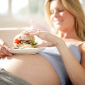 Жирная диета во время беременности способна изменить гены ребенка