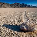 Ученые раскрыли тайну движущихся камней Долины Смерти