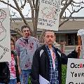 Общественность протестует против генетически модифицированных продуктов