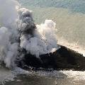 В Японии в результате извержения вулкана появился новый остров