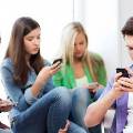 Исследование: у молодого поколения растут «рога» из-за смартфонов