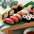 Эксперты советуют не есть суши и роллы несовершеннолетним