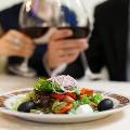Учёные: Тем, кто хочет похудеть, нужно отказаться от ужинов в ресторане
